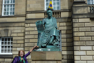 Edinburgh  - David Hume statue 