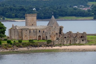 We passed this castle less than an hour out of So. Queensferry. (Next day we woke up in Invergordon - see next gallery)