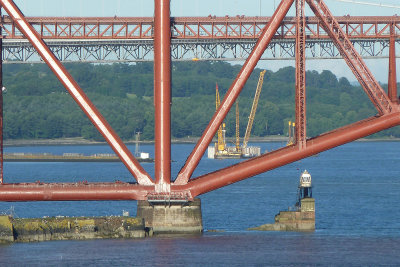 South Queensferry - little Inch Garvie light under the bridge