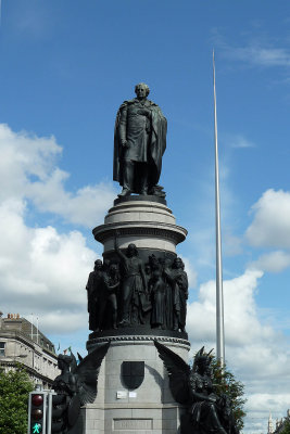 The Daniel O'Connell statue with the Stiffey of the Liffy (official name Millenium Spire)