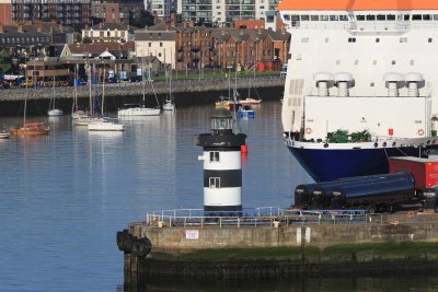 Dublin: North Wall Quay lighthouse with P&O ferry