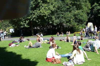 It was a gorgeous sunny day and St. Stephen's Green was being put to good use!