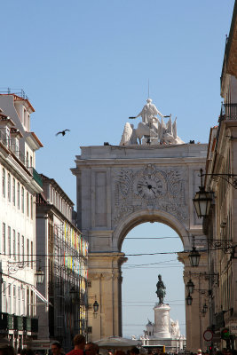 I walked through nearby Baixa/Chiado area to Arch Augusta & Praca Comercio