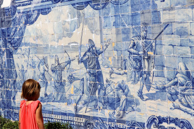 A child at Sta Luzia ponders the tile mural showing Christians attacking Castelo Sao Jorge