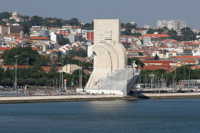 Monument (Padrao) to Discoveries from the water