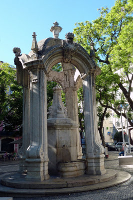 Carmo square, Chiado, is a very important spot to the Portuguese people