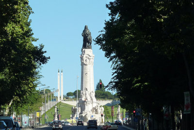 Marques Pombal monument as approaching Eduardo VII Park by Howard