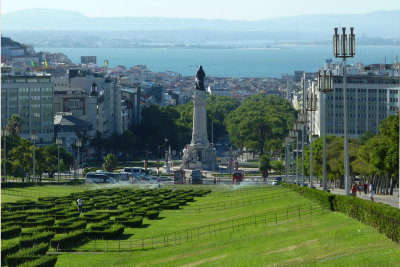 We rode to the top of Eduardo VII park, where you can see all the way down to the river Tejo. (Howard's photo).