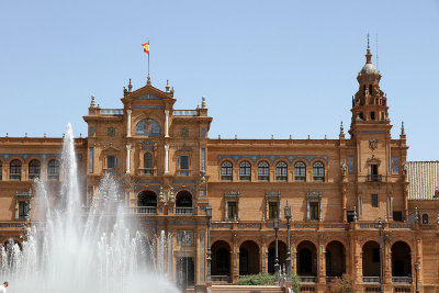With new ship friends, we took the COMES bus to Seville. We walked to the Plaza de  Espana