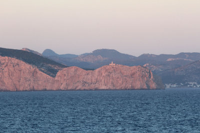Another lighthouse to ID - yellowish with red roof, Mallorca