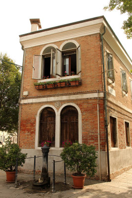  Murano house and well
