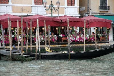  Flowers and gondola at restaurant alongside Calle del Gambara near Rialto