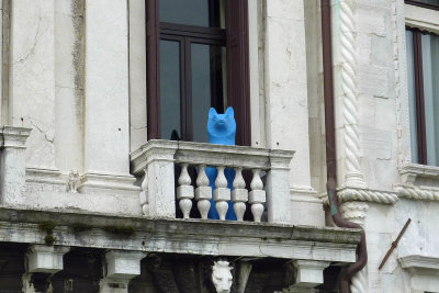 Howard loved the blue fox. London has a blue chicken; Venice a blue fox. 