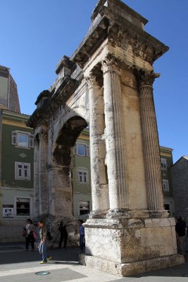  Arch of Sergius or Arch of the Sergeii