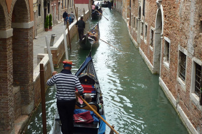 Crowded calles, crowded waterways by Howard