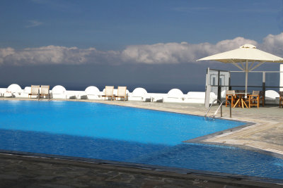 Fira hotel pool