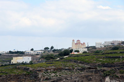  A town between Vothonas and Fira
