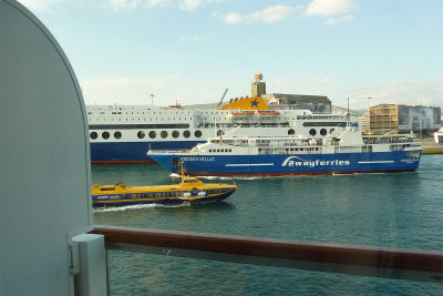 Back in Piraeus: Flying Dolphins, 2 Way and Blue Star ferries were going here and there.