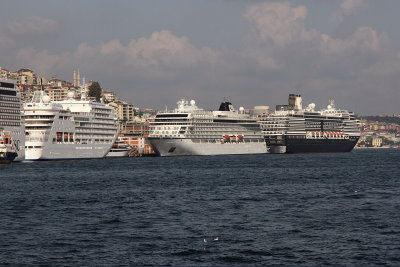  Wed., port very crowded - MSC, Silverseas,Viking Oceans, Holland. Thomson was also docked across the way 