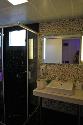 Hotel Tempo Suites Airport, bathroom