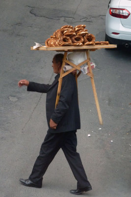 On bus to Bosporus cruise, saw simit vendor walking casually down the street.