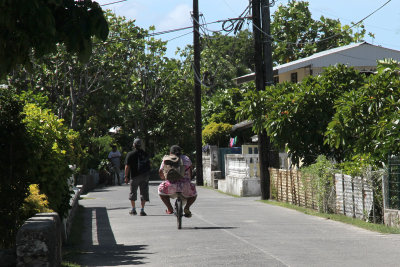 The road for cars, bikes & walkers (east side of pass)