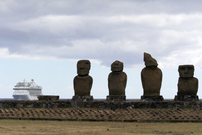 Tahai moai wtith Marina