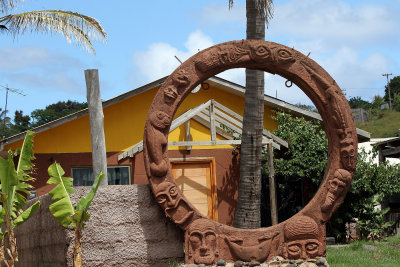 Hanga Roa house with circle decoration
