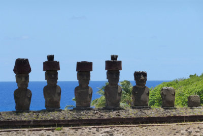  Anakena moai from front. 