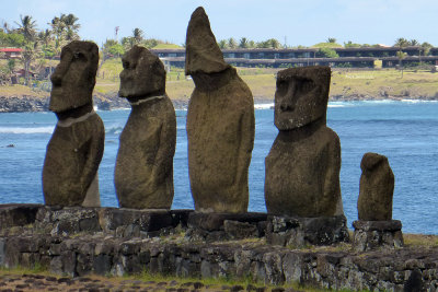 After a bad experience with an hour's wait for lunch at Anakena Beach, we ate potato chips & proceeded to Tahai