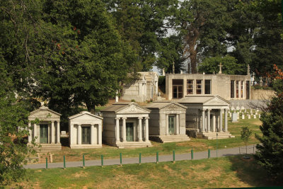 On way to tiny parking lot, on R you may see this view of Mt. Olivet Cemetery across Bladensburg Rd