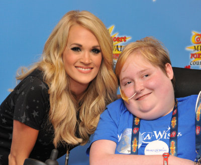 Carrie Underwood with a Make-A-Wish child