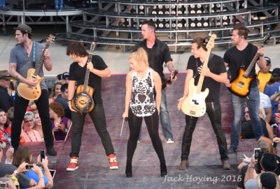 The Band Perry at Country Concert 2015
