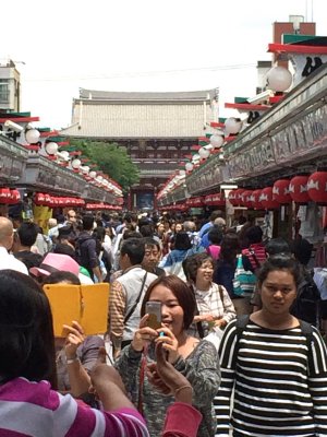 Crowded Nakamise (浅草仲見世) shopping street