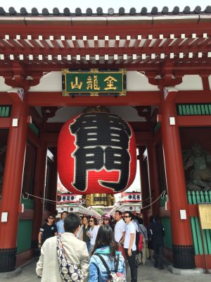 Kaminari (Thunder) Gate (雷門) - 30 million visitors yearly
