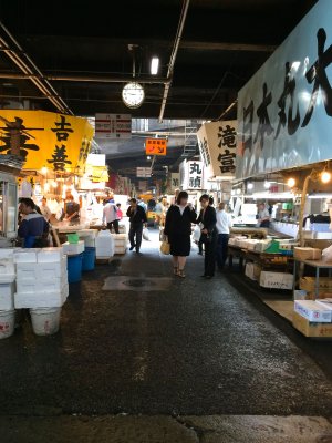 Tsukiji Fish Market (築地市場)