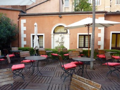 Hotel Breakfast Area