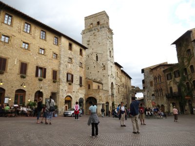 Piazza della Cisterna - town center