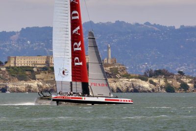 Luna Rosa Sailing Past Alcatraz