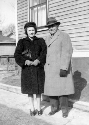 John and Louise Gugliemetti - 1942 Worcester.jpg