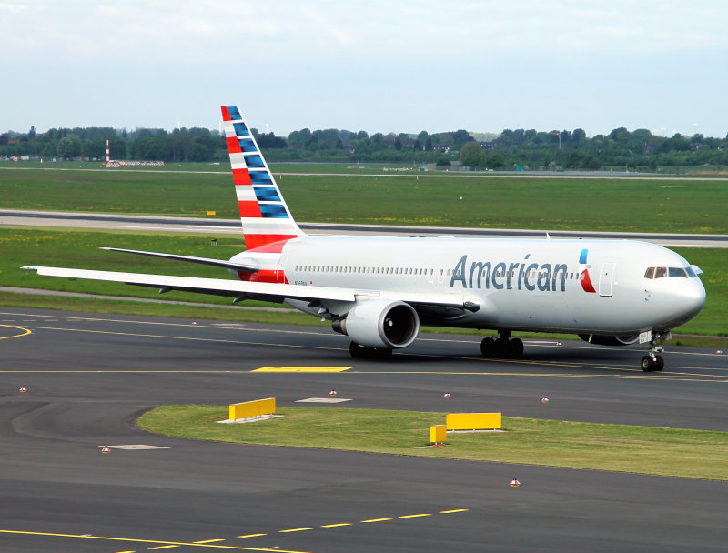 B767-300  N369AA 