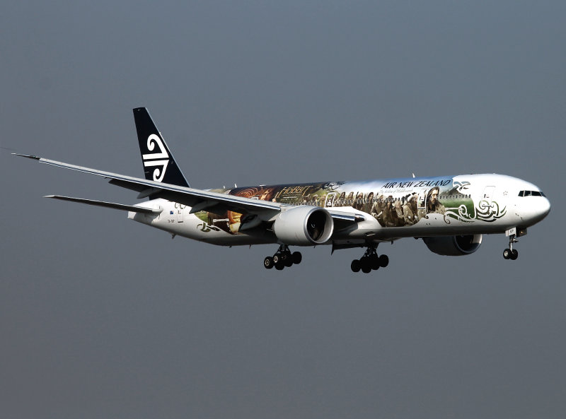 Different view @ LHR for 09L