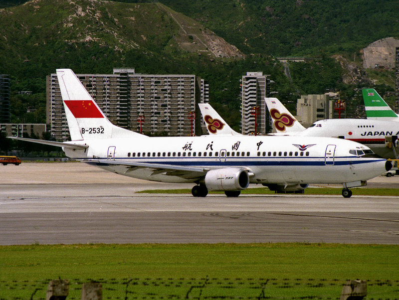 B737-300  B2532