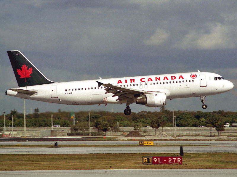 A320  C-FGYS  