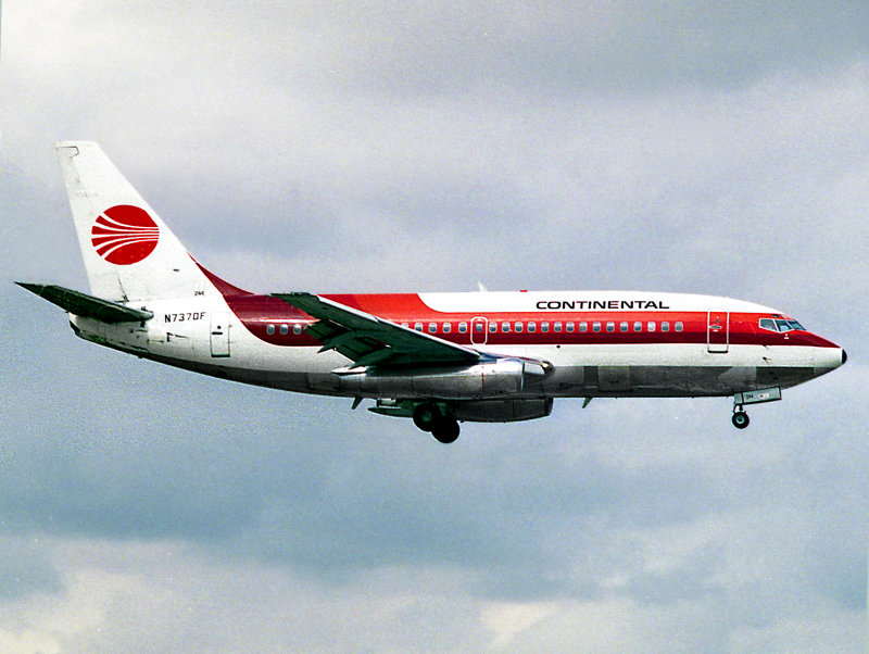 B737-200 N7370F