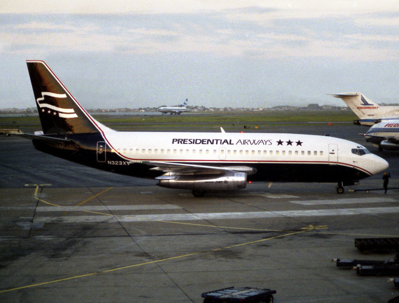 B737-200  N323XV  