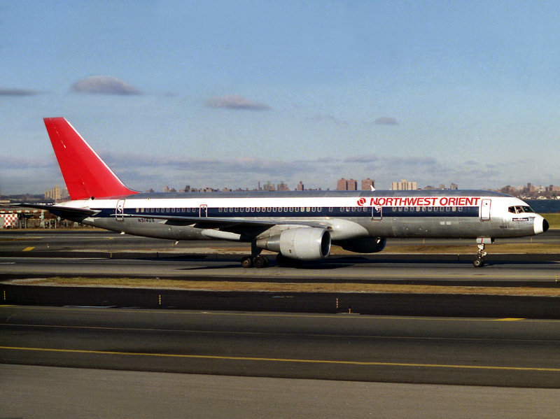 B757-200 N514US