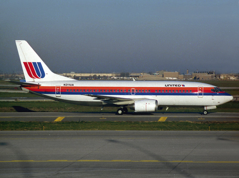 B737-300  N311UA 