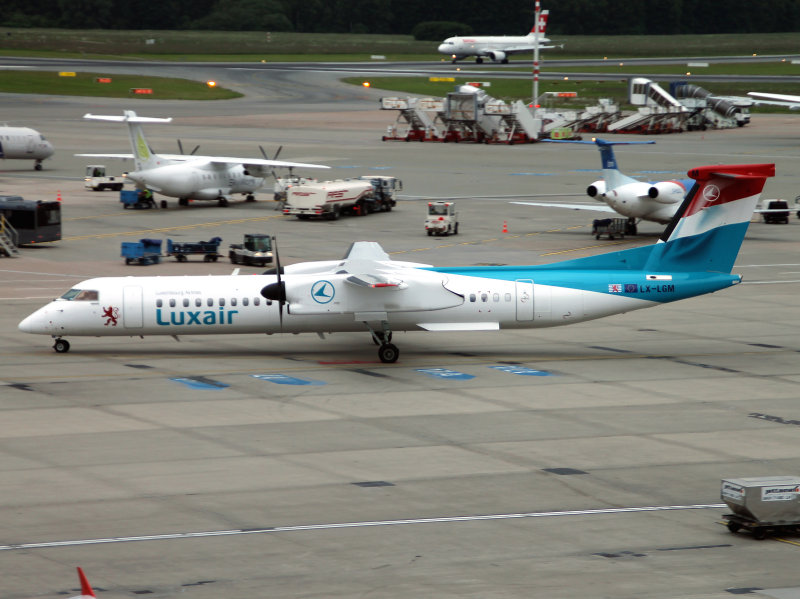 DHC8-Q400  LX-LGM 