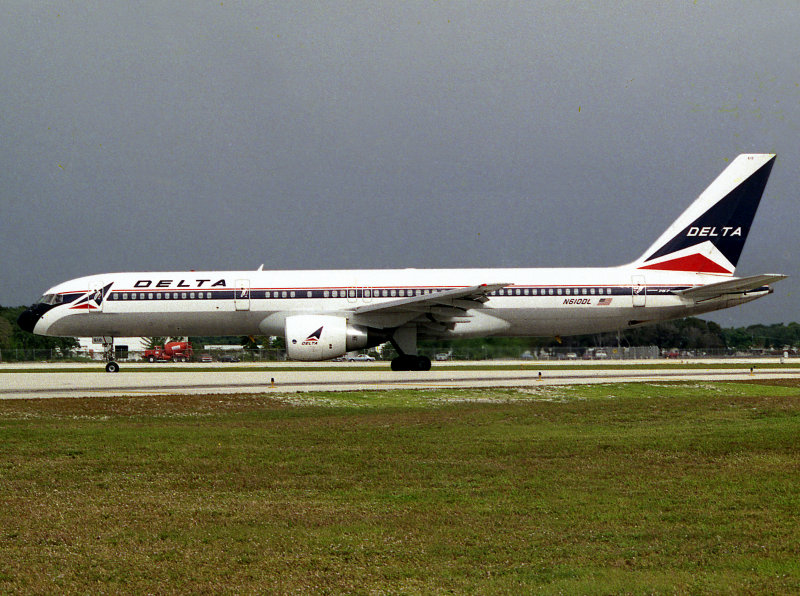 B757-200  N610DL  